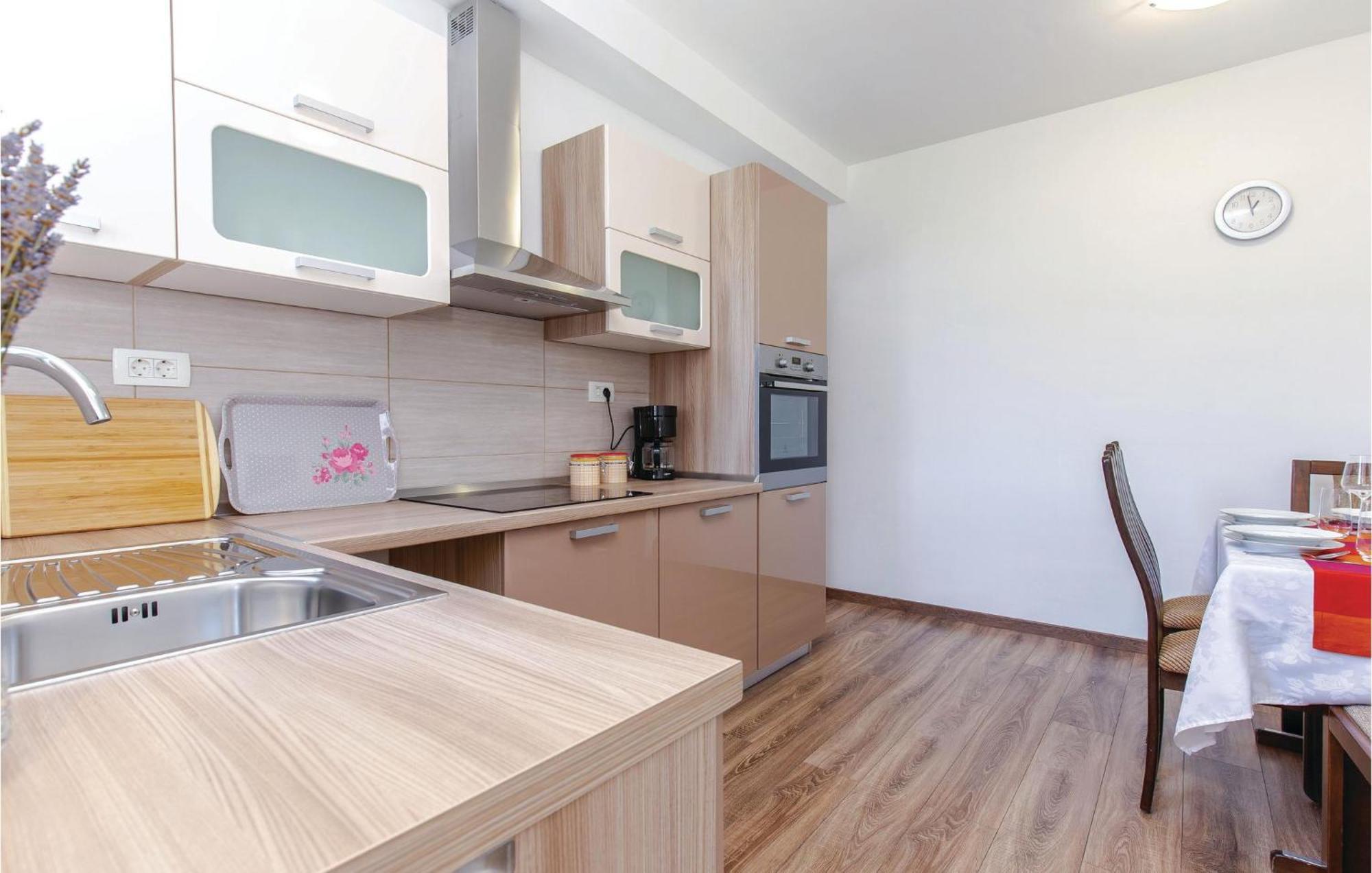 Gorgeous Apartment In Crikvenica With Kitchen מראה חיצוני תמונה