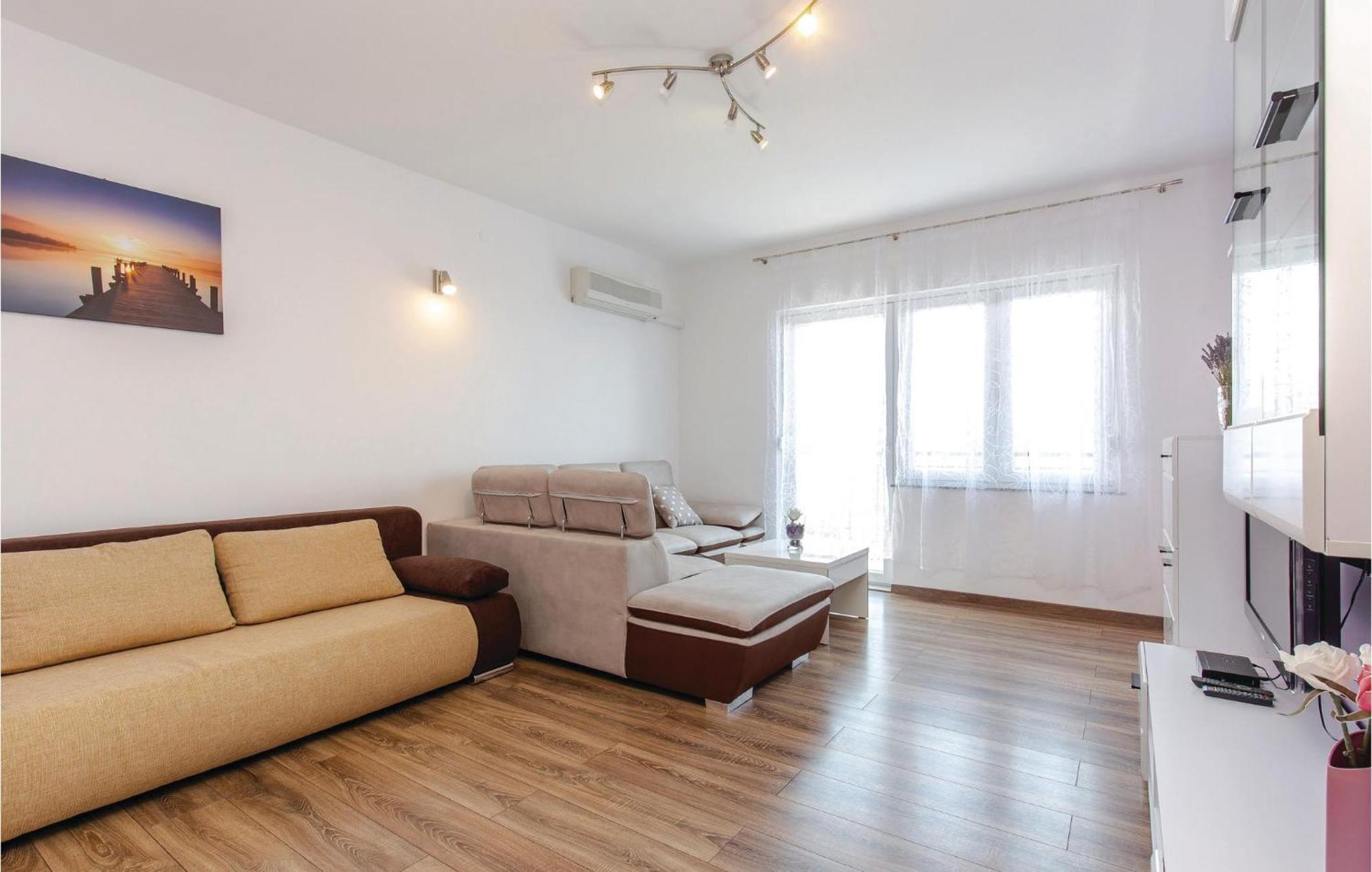 Gorgeous Apartment In Crikvenica With Kitchen מראה חיצוני תמונה