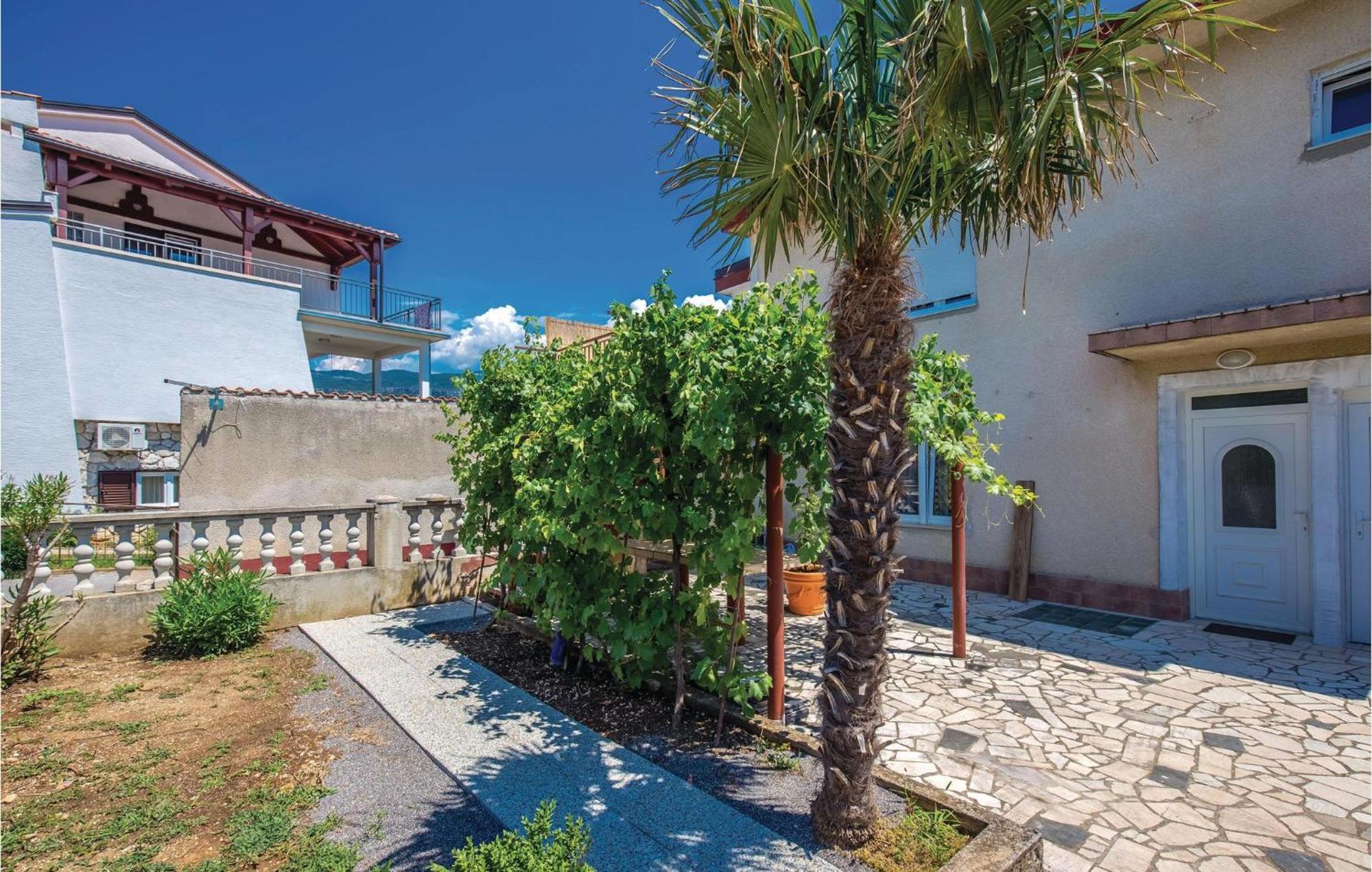 Gorgeous Apartment In Crikvenica With Kitchen מראה חיצוני תמונה
