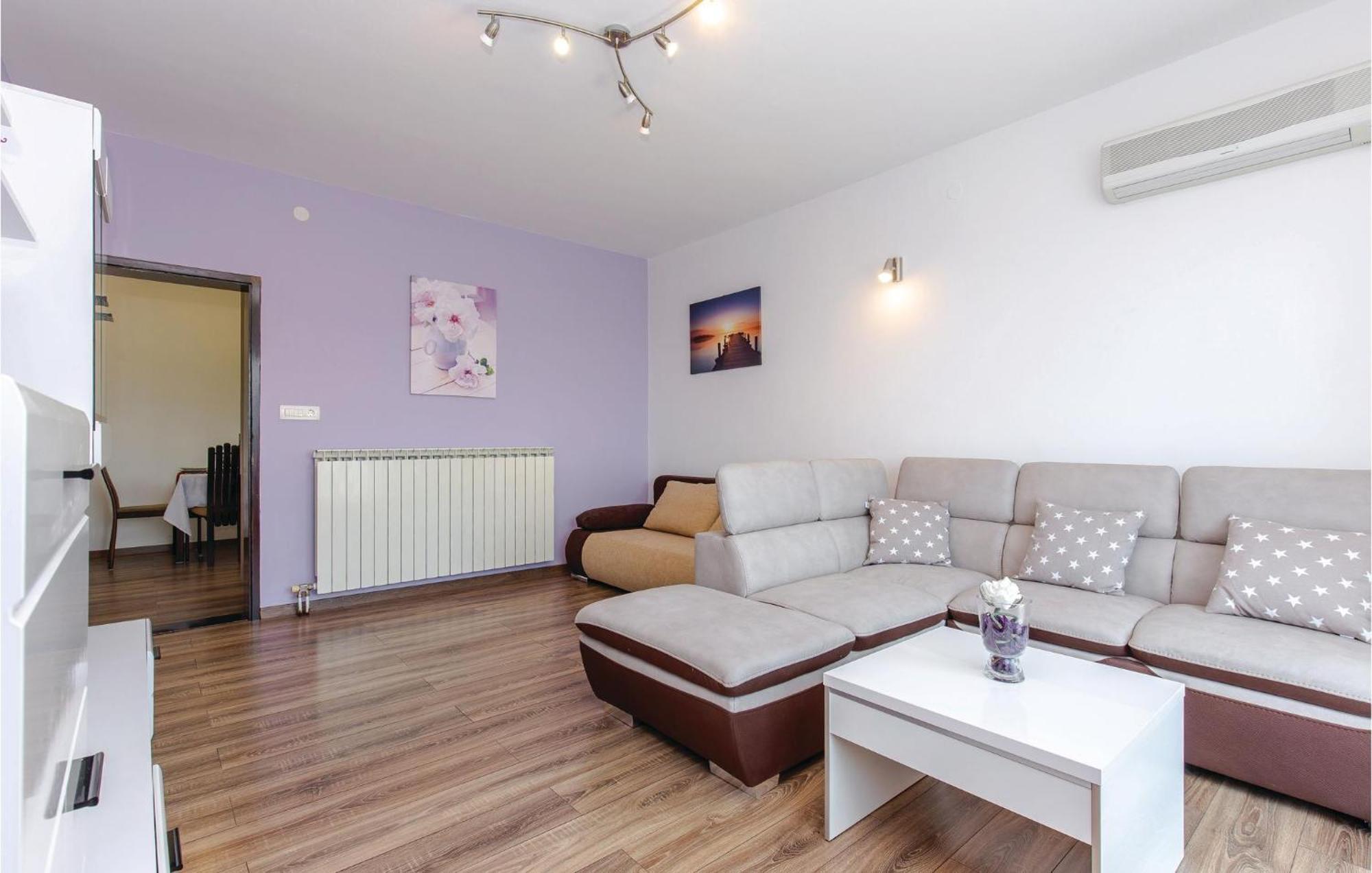 Gorgeous Apartment In Crikvenica With Kitchen מראה חיצוני תמונה
